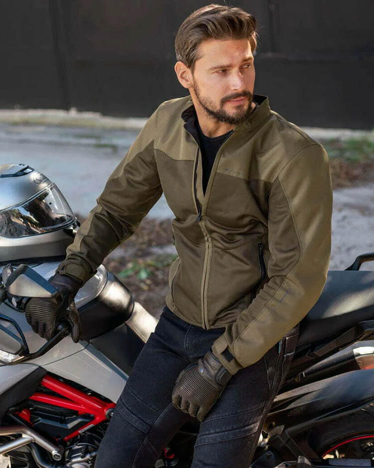 Yazın Motosiklet Sürerken Hangi Ekipmanlar Kullanılmalı?